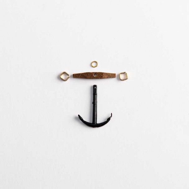 Ancla Antigua de Metal