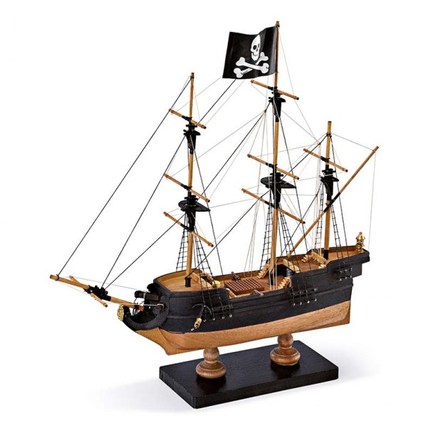 Barco Pirata 1:135